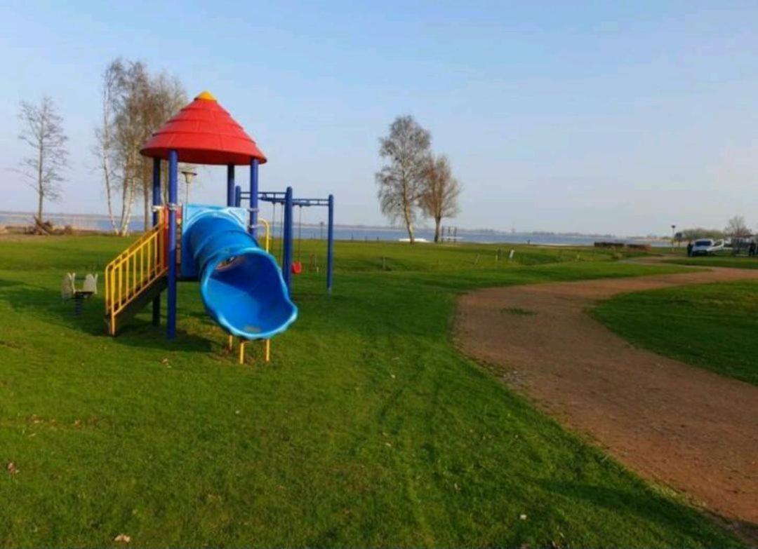 Us Twadde Plakje Op Vakantiepark Bergumermeer Suameer Eksteriør billede