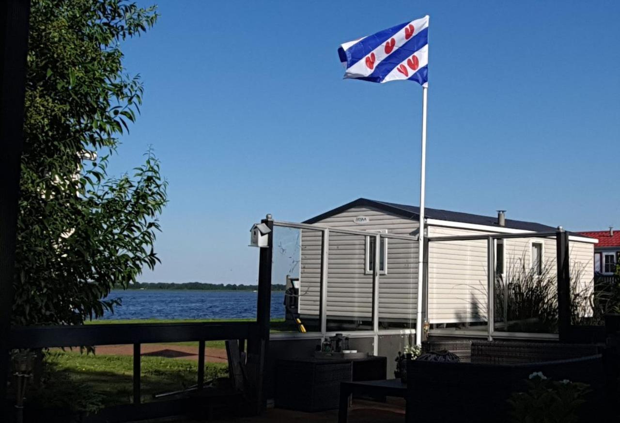 Us Twadde Plakje Op Vakantiepark Bergumermeer Suameer Eksteriør billede